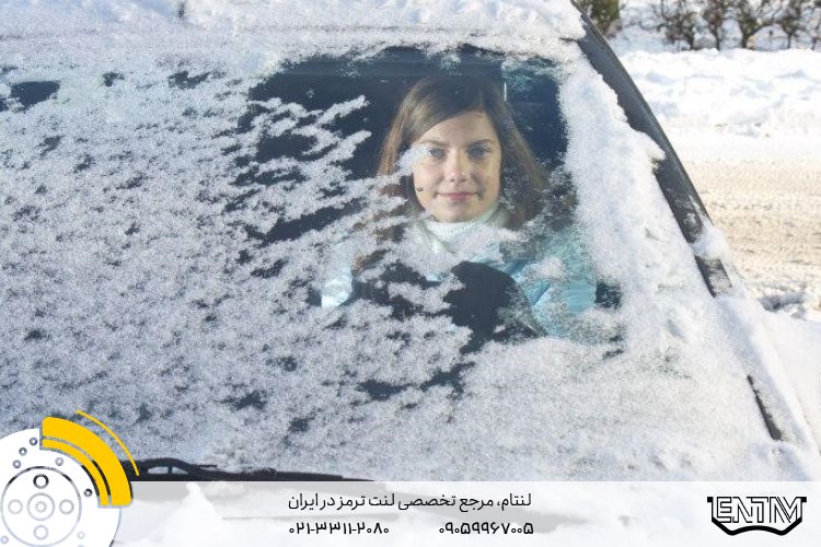 روش‌های مقابله با لغزش خودرو در شرایط برفی و بارانی