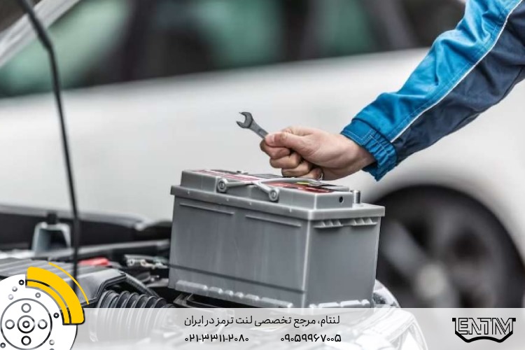 پیشگیری از بو دادن باتری خودرو: نکات و توصیه‌ها
