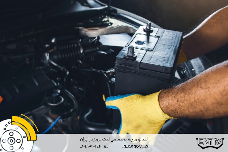 چرا باتری خودرو ممکن است بو دهد؟