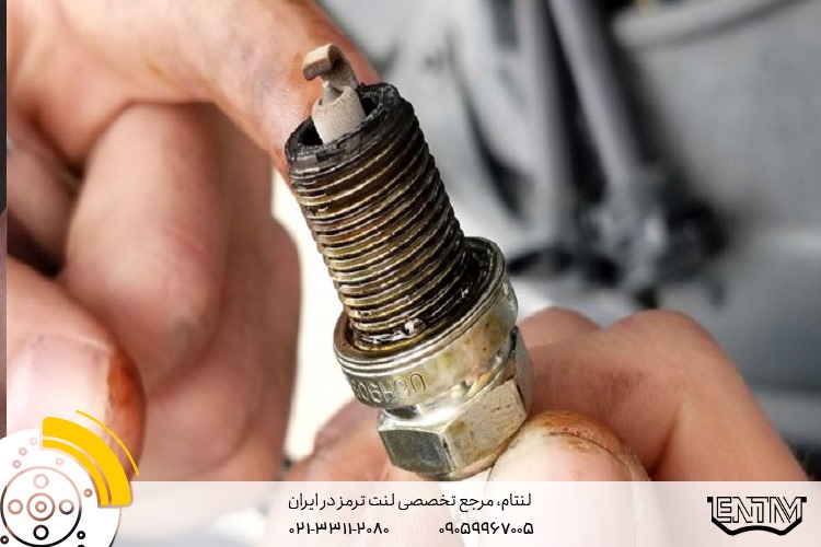 تاثیر روغن زدن سر شمع خودرو بر عملکرد موتور